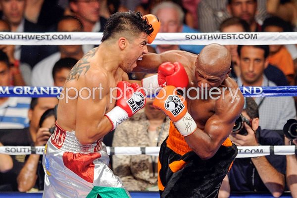 Floyd Mayweather Jr. v Victor Ortiz 2011