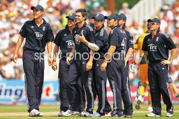 England congratulate James Anderson