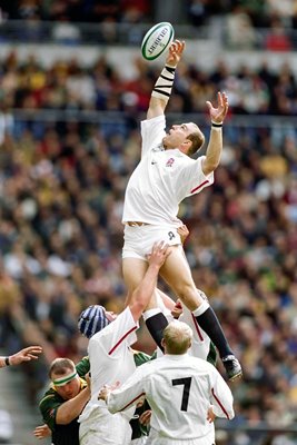 Lawrence Dallaglio wins lineout