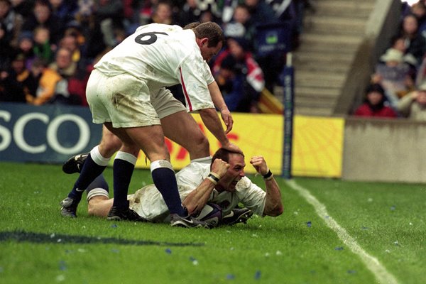 Lawrence Dallaglio scores