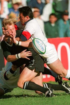 Will Carling tackles Jeff Wilson