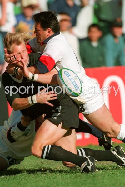 Will Carling tackles Jeff Wilson