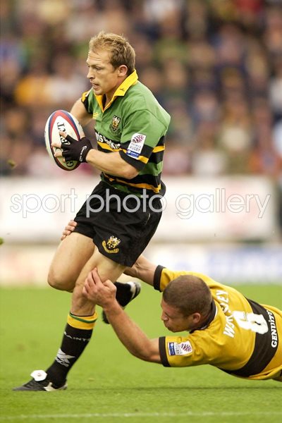 Matt Dawson is tackled by Joe Worsley