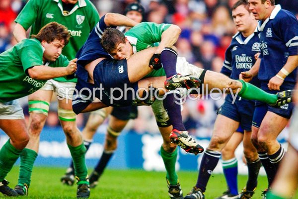 Brian O'Driscoll upends Andy Craig 