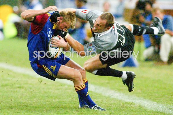 Paul Steinmetz of the Highlanders tackled by Justin Swart