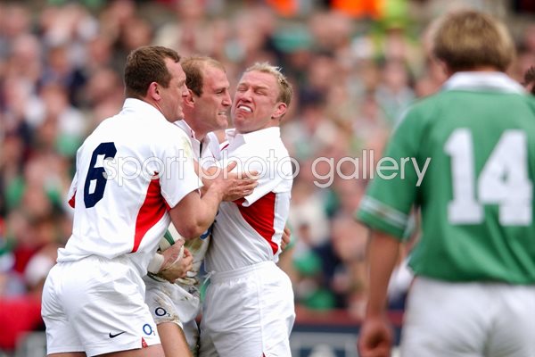 Dallaglio celebrates scoring