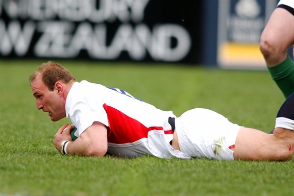 Dallaglio scores England first try