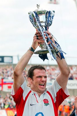 Martin Johnson lifts Six Nations trophy