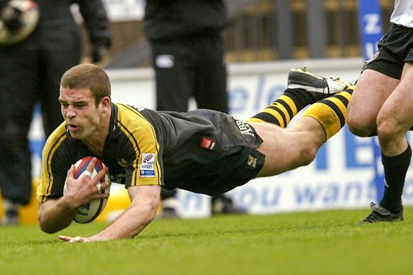 Joe Worsley of Wasps scores a try