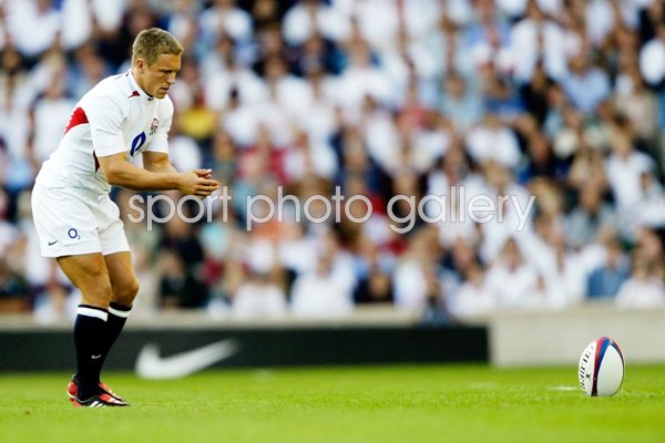 Jonny Wilkinson lines up a kick at goal