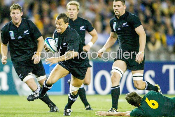 Carlos Spencer makes a break