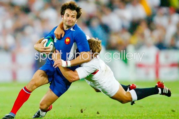 Christophe Dominici tackled by Jonny Wilkinson