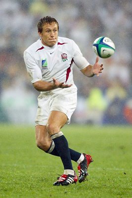 Jonny Wilkinson receives the ball