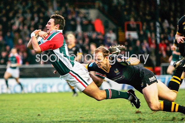 Harry Ellis of the Tigers dives over