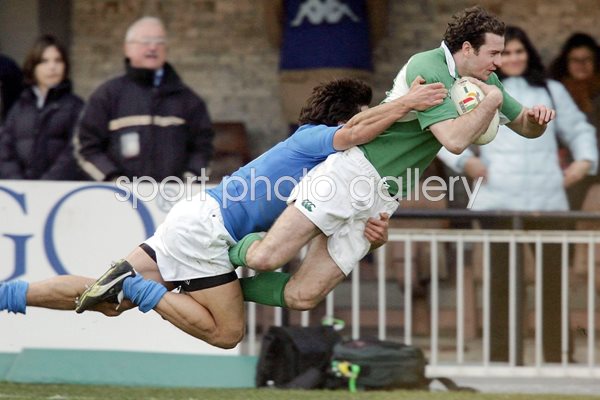 Geordan Murphy dives over 