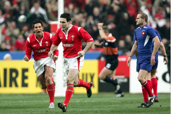 Gavin Henson congratulates Stephen Jones 