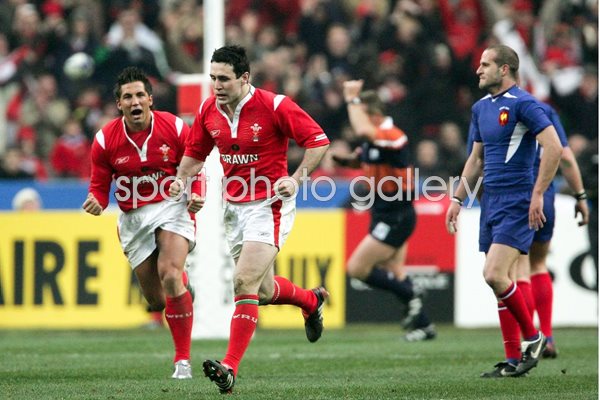 Gavin Henson congratulates Stephen Jones