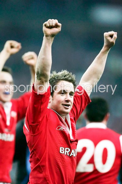 Shane Williams and Wales celebrate