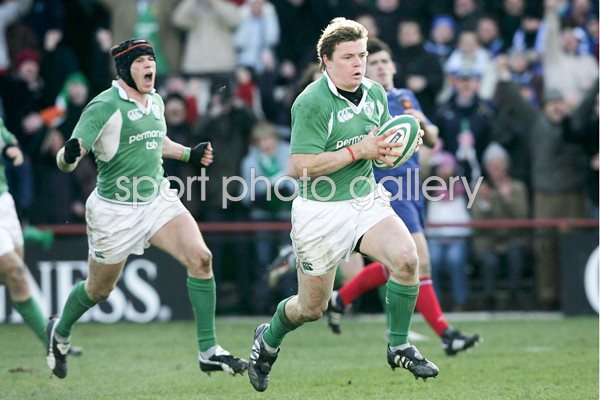Brian O'Driscoll breaks clear