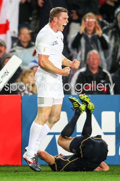 Chris Ashton scores v Scotland 2011