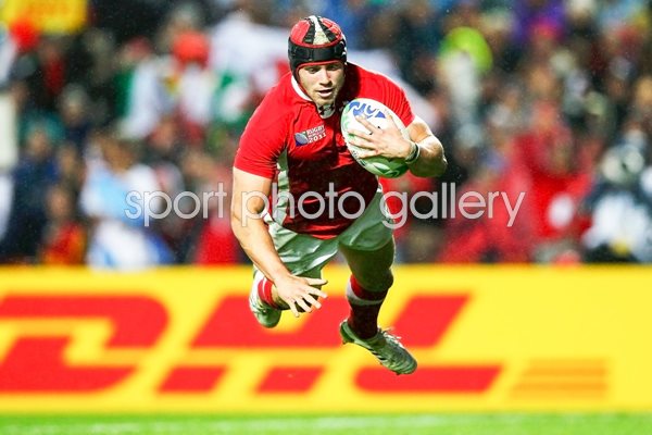Leigh Halfpenny scores Wales v Fiji 2011