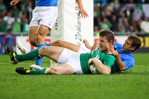 Brian O'Driscoll scores v Italy 2011