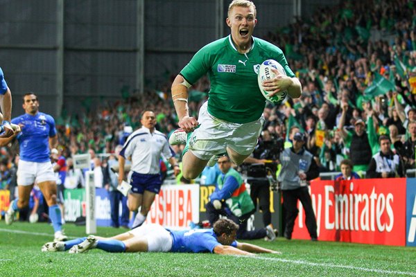 Keith Earls Flying score v Italy 2011