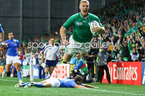 Keith Earls Flying score v Italy 2011