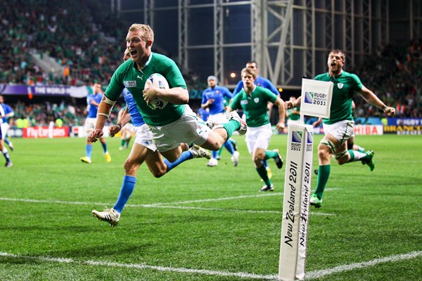 Keith Earls Flying score v Italy 2011