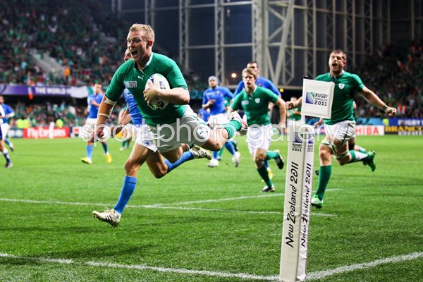 Keith Earls Flying score v Italy 2011