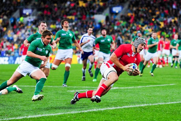 Jonathan Davies scores v Ireland 1/4 Final