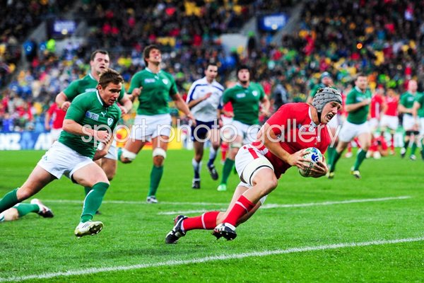 Jonathan Davies scores v Ireland 1/4 Final