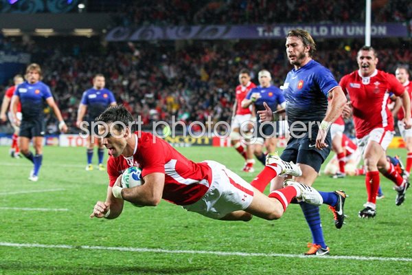 Mike Phillips scores for Wales Semi Final 