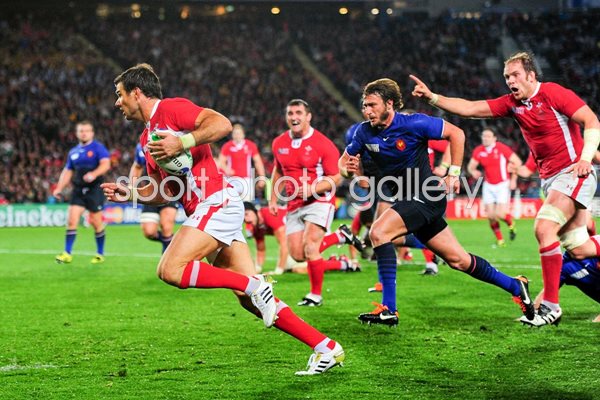Mike Phillips scores for Wales Semi Final 