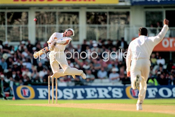 Alec Stewart avoids a Wasim Akram bouncer