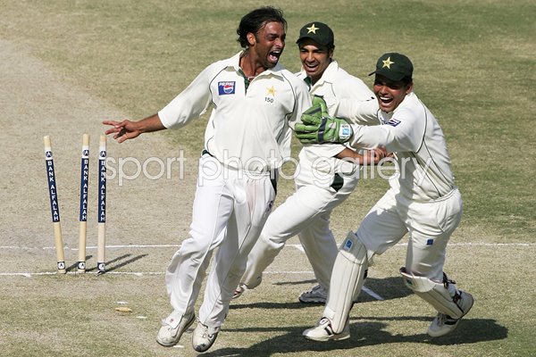Shoaib Akhtar celebrates 
