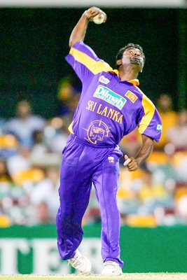 Muttiah Muralitharan bowls 