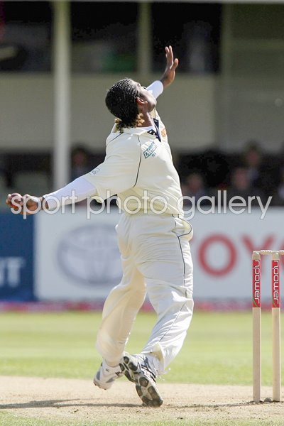 Lasith Malinga bowls 