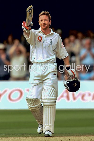Paul Collingwood celebrates 