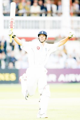 Alastair Cook celebrates 