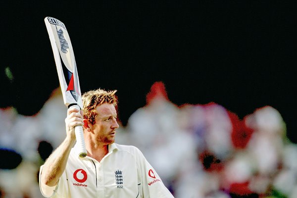 Paul Collingwood acknowledges the crowd
