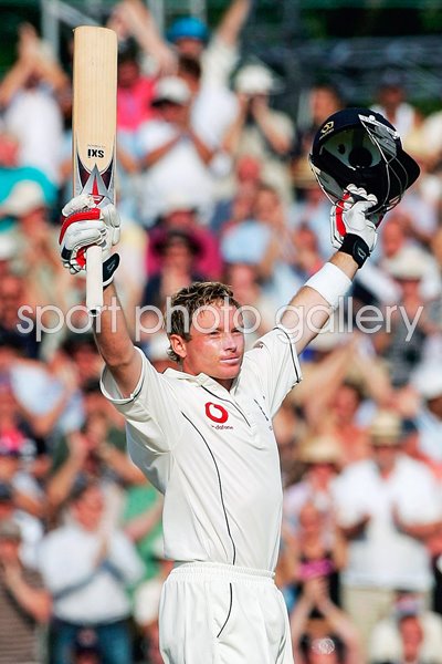Ian Bell celebrates