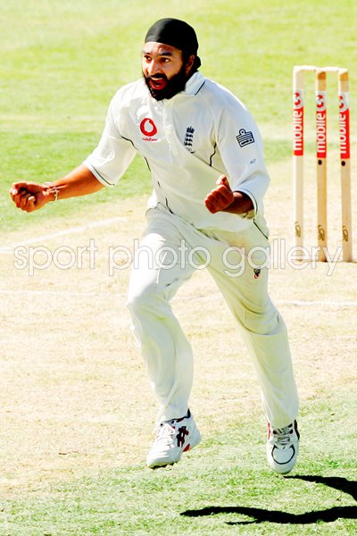 Monty Panesar celebrates - Ashes 2006