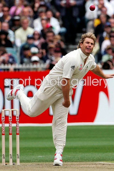 Shane Warne Ashes 2006 action