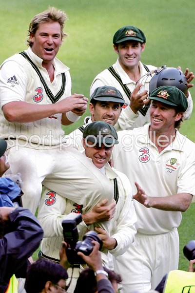 MCG crowd salute their hero - Ashes 2006