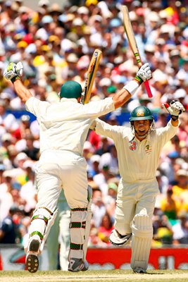 Langer and Hayden celebrate - Ashes 2006