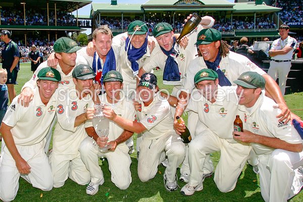 Aussies celebrate 5-0 Ashes 2006 win