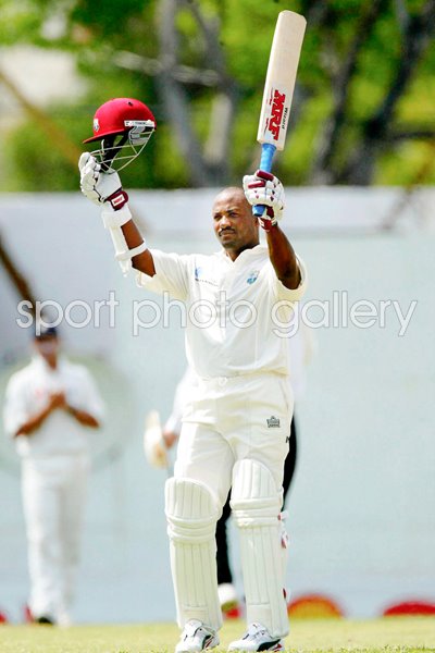 Brian Lara reaches 100 of 400