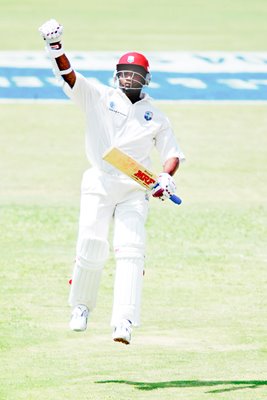 Brian Lara reaches 200 of 400