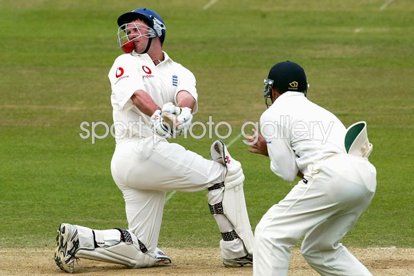 Andrew Strauss takes it on the chin